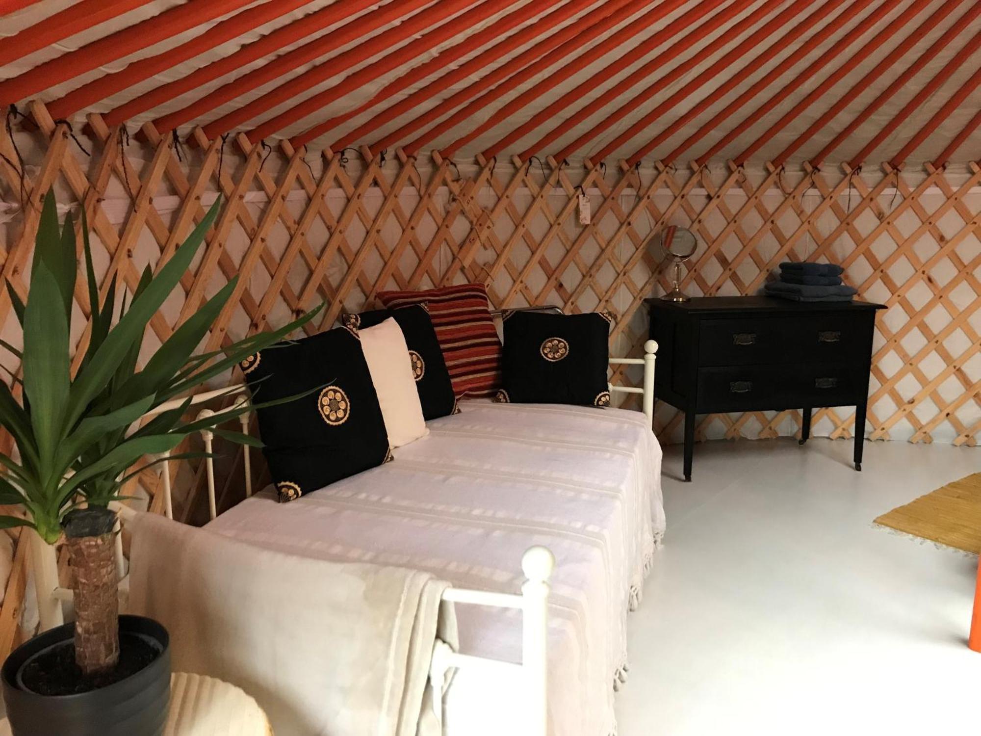 Hotel Gilfach Gower Farm Luxury Yurt With Hot Tub Ammanford Zewnętrze zdjęcie