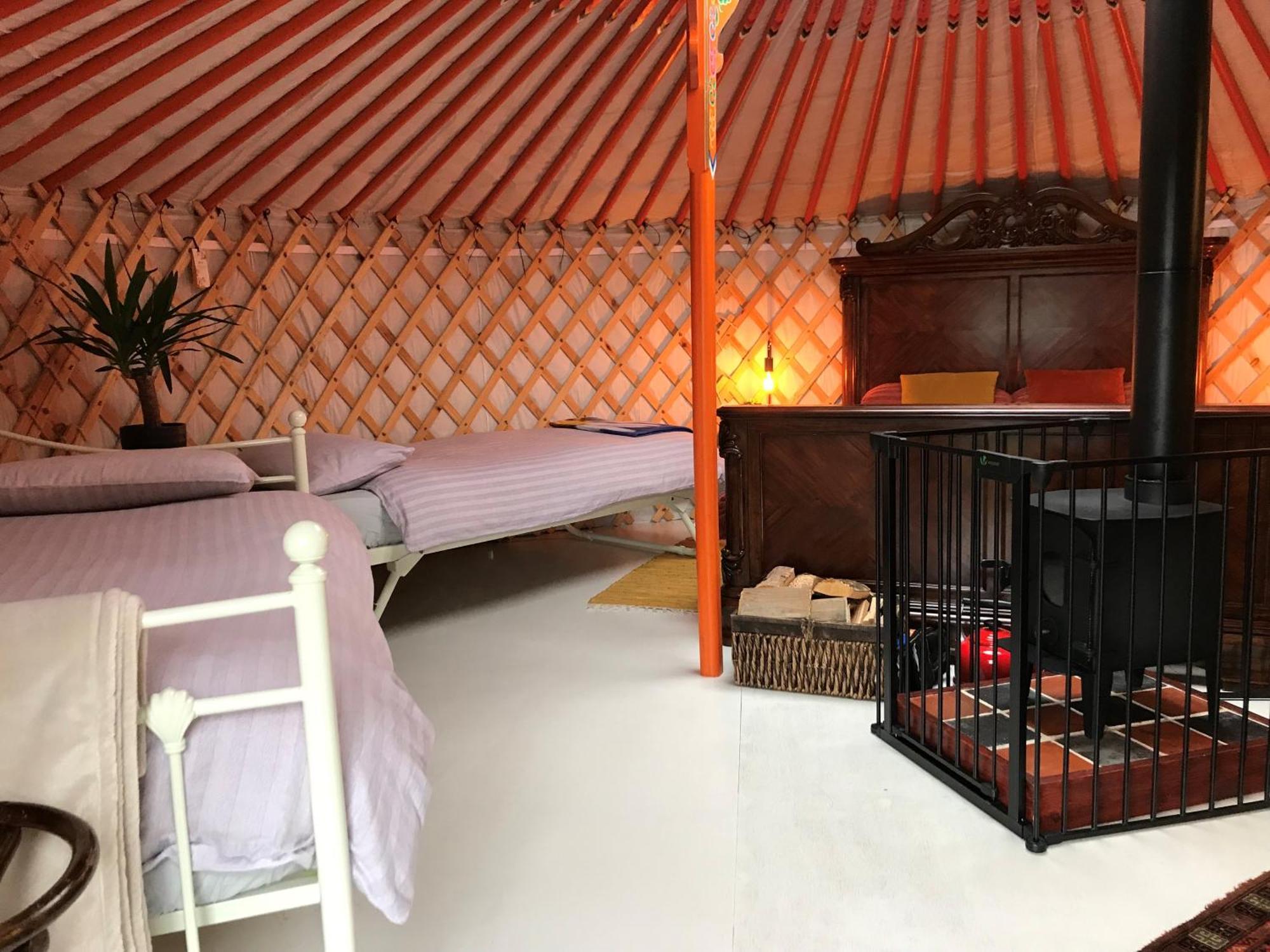 Hotel Gilfach Gower Farm Luxury Yurt With Hot Tub Ammanford Zewnętrze zdjęcie