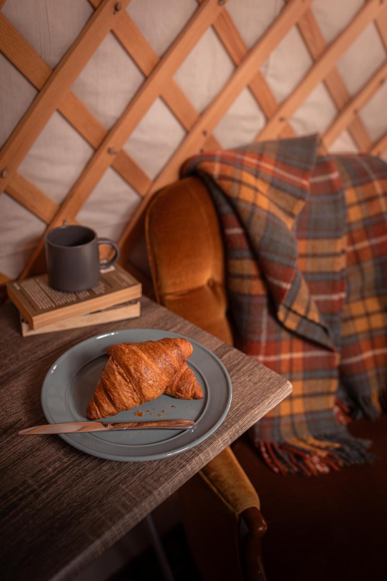 Hotel Gilfach Gower Farm Luxury Yurt With Hot Tub Ammanford Zewnętrze zdjęcie