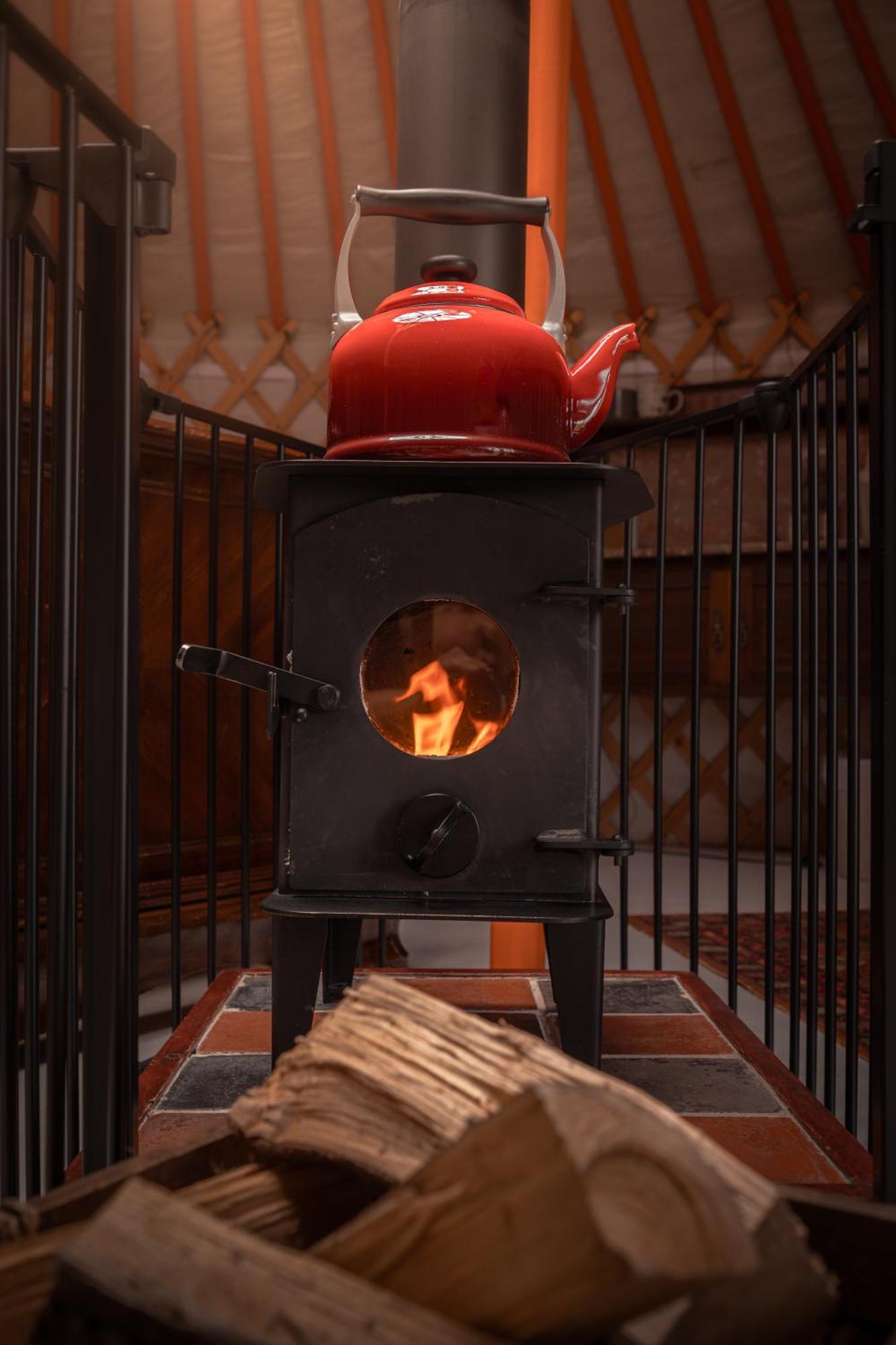 Hotel Gilfach Gower Farm Luxury Yurt With Hot Tub Ammanford Zewnętrze zdjęcie