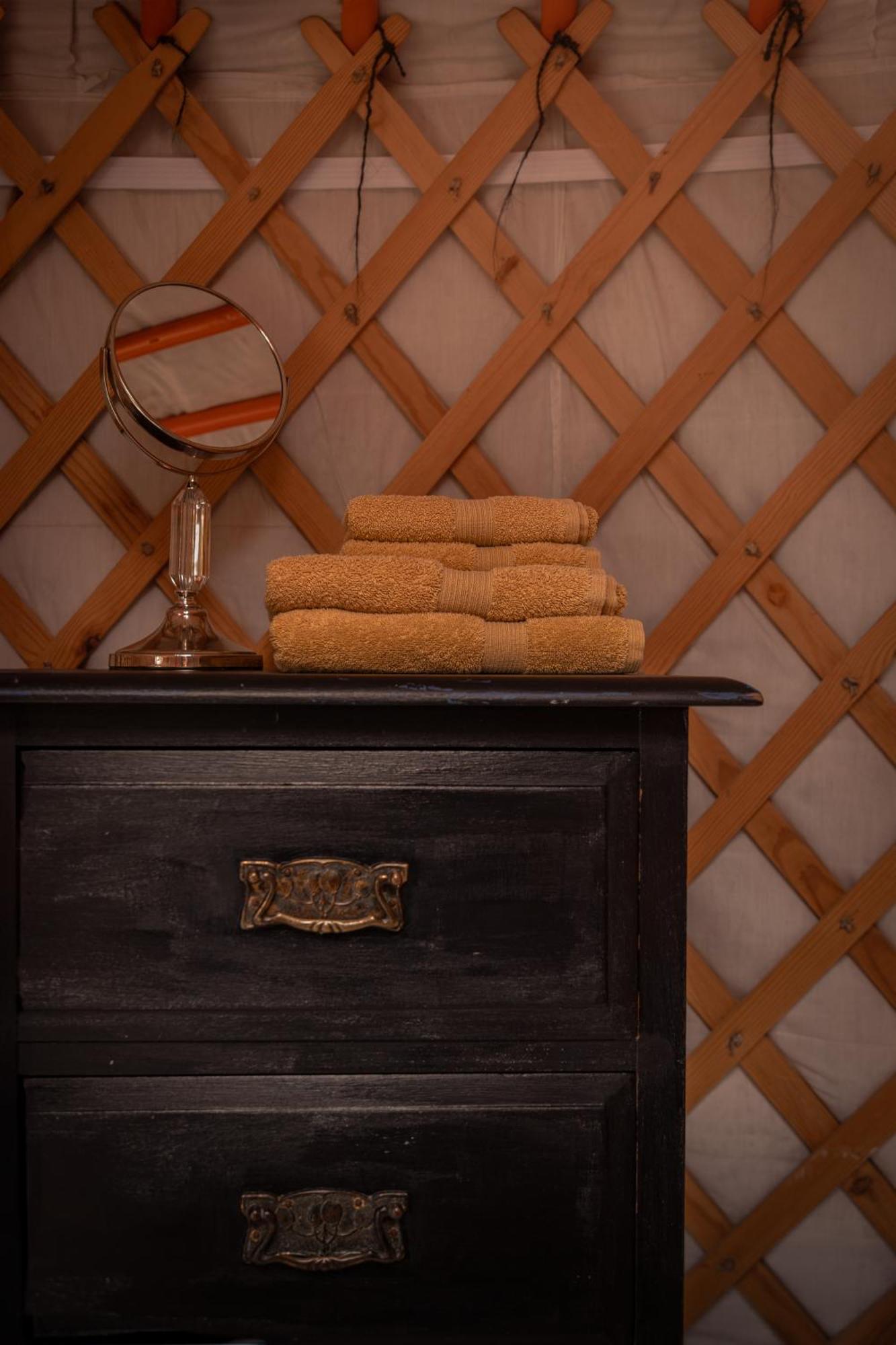 Hotel Gilfach Gower Farm Luxury Yurt With Hot Tub Ammanford Zewnętrze zdjęcie